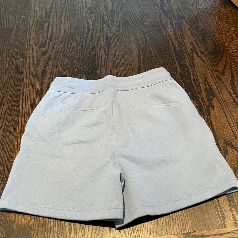 Lululemon Scuba High-Rise 5” Shorts - Picture 2 of 4